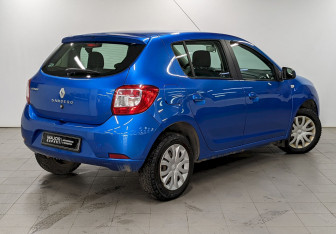 Подержанный автомобиль Renault Sandero 2015 года (5 фото)