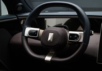 Подержанный автомобиль Avatr 11 2023 года (13 фото)