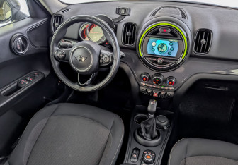 Подержанный автомобиль MINI Countryman 2018 года (29 фото)