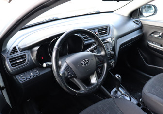 Подержанный автомобиль Kia Rio Sedan 2011 года (7 фото)