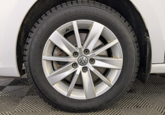 Подержанный автомобиль Volkswagen Polo Sedan 2016 года (12 фото)