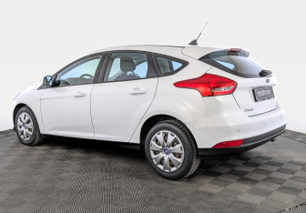 Подержанный автомобиль Ford Focus Hatchback 2018 года (7 фото)