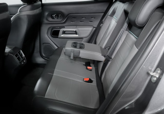 Подержанный автомобиль Citroen C5 Aircross 2022 года (10 фото)