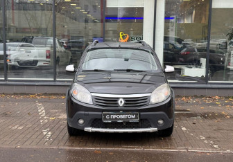 Подержанный автомобиль Renault Sandero 2013 года (2 фото)