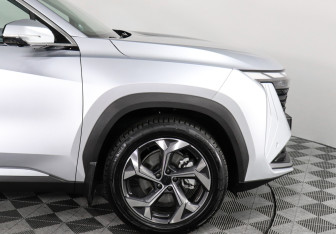 Подержанный автомобиль Geely Atlas 2024 года (14 фото)