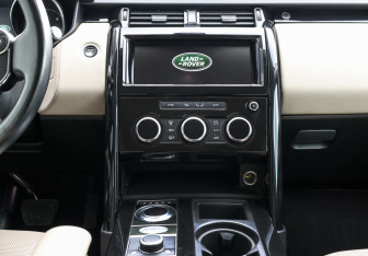 Подержанный автомобиль Land Rover Discovery 2018 года (16 фото)
