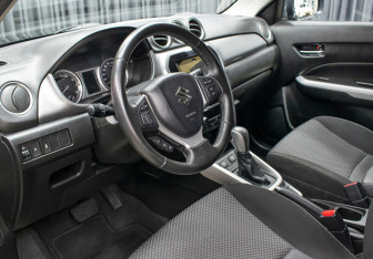 Подержанный автомобиль Suzuki Vitara 2016 года (16 фото)