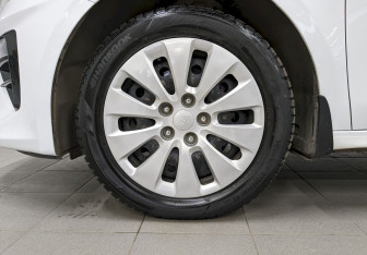 Подержанный автомобиль Kia Ceed Wagon 2020 года (18 фото)