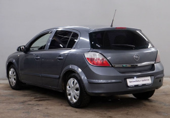 Подержанный автомобиль Opel Astra Hatchback 2006 года (5 фото)