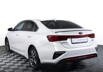 Подержанный автомобиль Kia Cerato Sedan 2021 года (7 фото)
