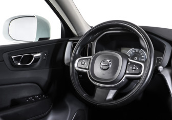 Подержанный автомобиль Volvo XC60 2018 года (17 фото)