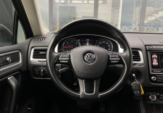 Подержанный автомобиль Volkswagen Touareg 2015 года (17 фото)