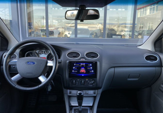 Подержанный автомобиль Ford Focus Hatchback 2008 года (10 фото)