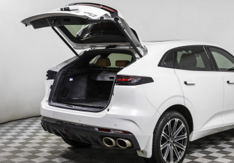 Подержанный автомобиль Changan UNI-K 2024 года (20 фото)