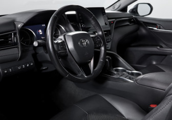 Подержанный автомобиль Toyota Camry Sedan 2021 года (14 фото)