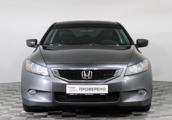 Подержанный автомобиль Honda Accord Coupe 2009 года (2 фото)