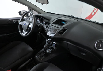 Подержанный автомобиль Ford Fiesta Hatchback 2016 года (9 фото)