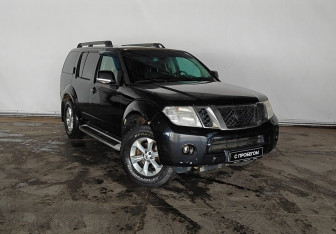Подержанный автомобиль Nissan Pathfinder 2011 года (3 фото)