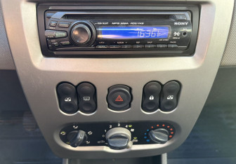 Подержанный автомобиль Renault Logan Sedan 2010 года (14 фото)