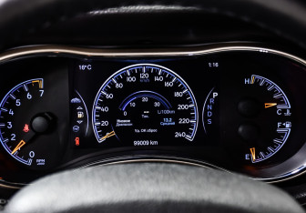 Подержанный автомобиль Jeep Grand Cherokee 2013 года (10 фото)