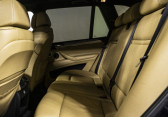 Подержанный автомобиль BMW X5 M 2010 года (14 фото)