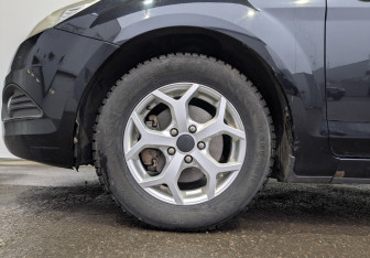 Подержанный автомобиль Ford Focus Hatchback 2010 года (12 фото)