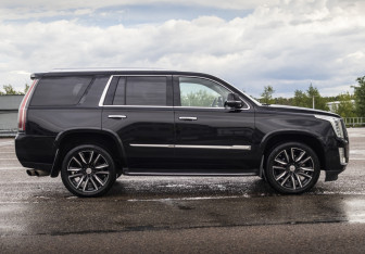 Подержанный автомобиль Cadillac Escalade Suv 2017 года (4 фото)