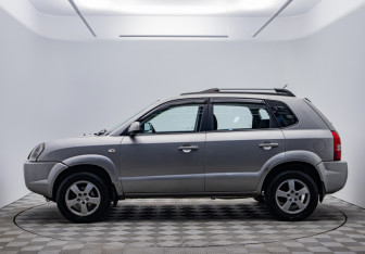 Подержанный автомобиль Hyundai Tucson 2007 года (8 фото)