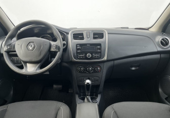 Подержанный автомобиль Renault Sandero 2017 года (12 фото)