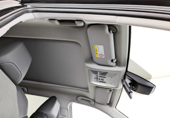 Подержанный автомобиль Toyota RAV4 2025 года (23 фото)