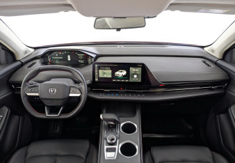 Подержанный автомобиль Changan UNI-S 2024 года (14 фото)