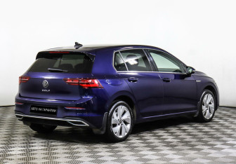 Подержанный автомобиль Volkswagen Golf Hatchback 2021 года (4 фото)