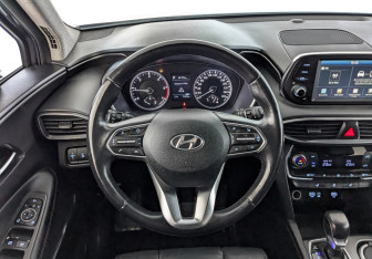 Подержанный автомобиль Hyundai Santa Fe 2019 года (22 фото)