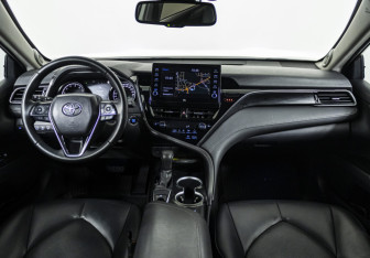 Подержанный автомобиль Toyota Camry Sedan 2022 года (14 фото)