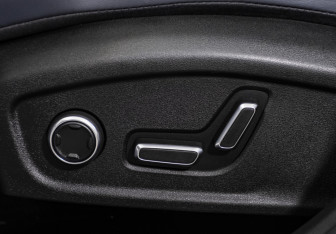 Подержанный автомобиль Geely Atlas 2023 года (18 фото)