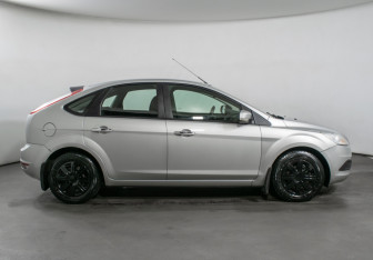 Подержанный автомобиль Ford Focus Hatchback 2011 года (4 фото)