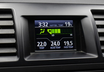 Подержанный автомобиль Toyota Highlander 2012 года (18 фото)