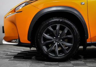 Подержанный автомобиль Lexus NX 2017 года (15 фото)