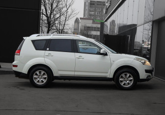 Подержанный автомобиль Citroen C-Crosser 2011 года (4 фото)