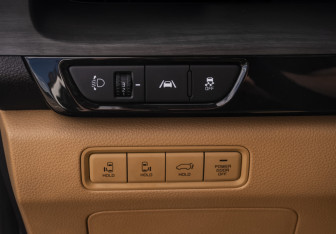 Подержанный автомобиль Kia Carnival 2021 года (18 фото)