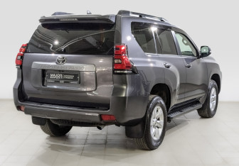 Подержанный автомобиль Toyota Land Cruiser Prado 2019 года (5 фото)