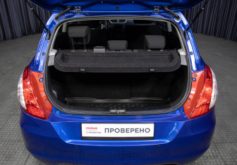 Подержанный автомобиль Suzuki Swift Hatchback 2011 года (10 фото)