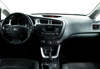 Подержанный автомобиль Kia Ceed Hatchback 2015 года (9 фото)