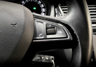 Подержанный автомобиль Skoda Rapid Liftback 2015 года (27 фото)