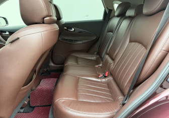 Подержанный автомобиль Infiniti QX50 2016 года (11 фото)