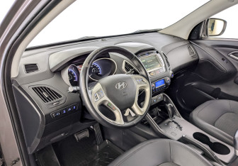Подержанный автомобиль Hyundai ix35 2012 года (16 фото)