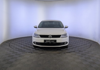 Подержанный автомобиль Volkswagen Jetta Sedan 2014 года (2 фото)