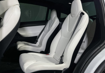 Подержанный автомобиль Tesla Model X 2020 года (10 фото)