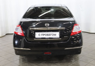 Подержанный автомобиль Nissan Teana 2012 года (5 фото)