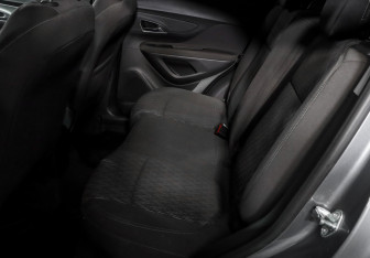 Подержанный автомобиль Opel Mokka 2015 года (10 фото)